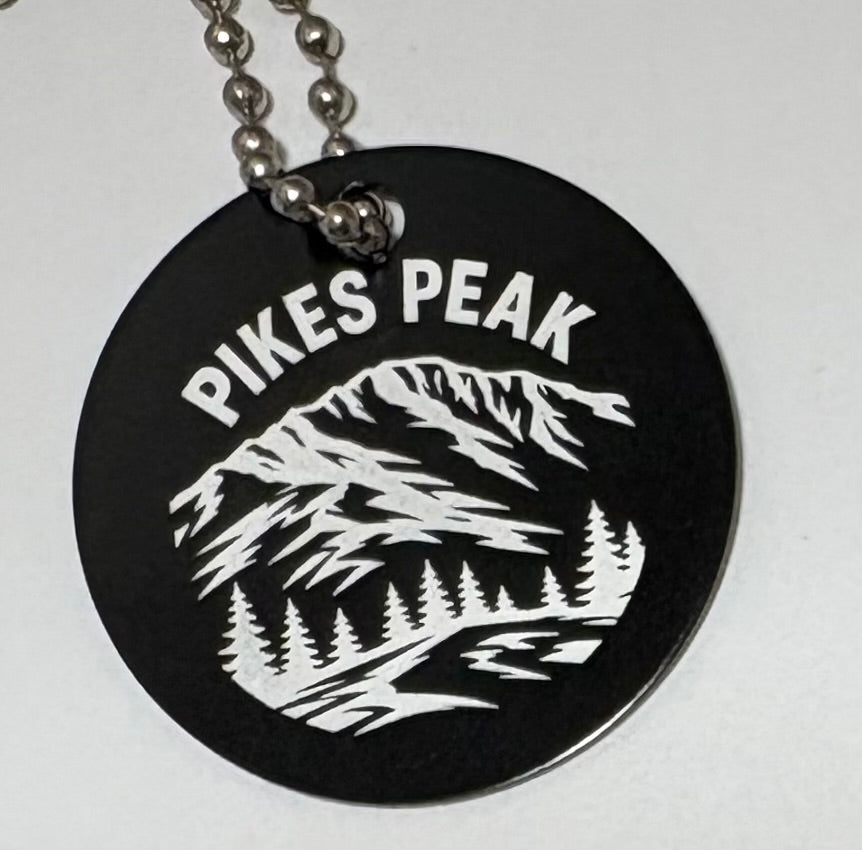 Pikes Peak Black Aluminum Round Tag – 35mm Mountain Summit Keepsake